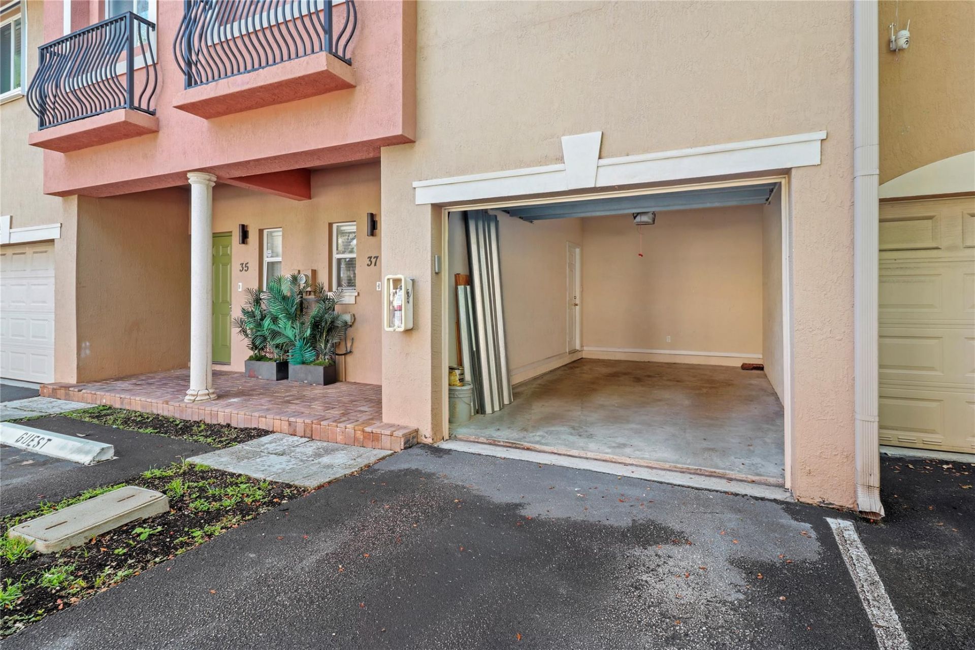 37 SE 3rd Avenue, Hallandale Beach, FL 33009 Photo