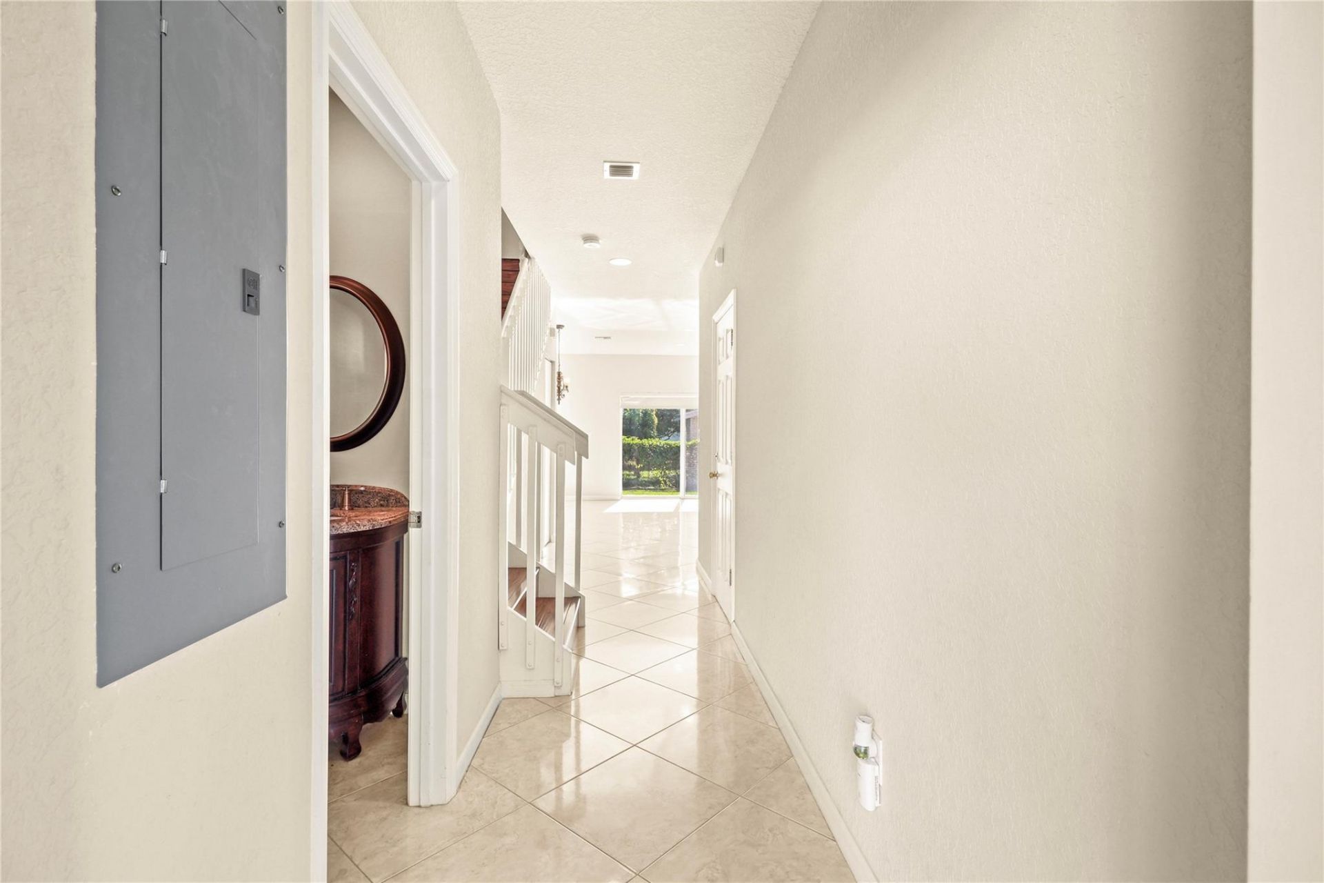 37 SE 3rd Avenue, Hallandale Beach, FL 33009 Photo