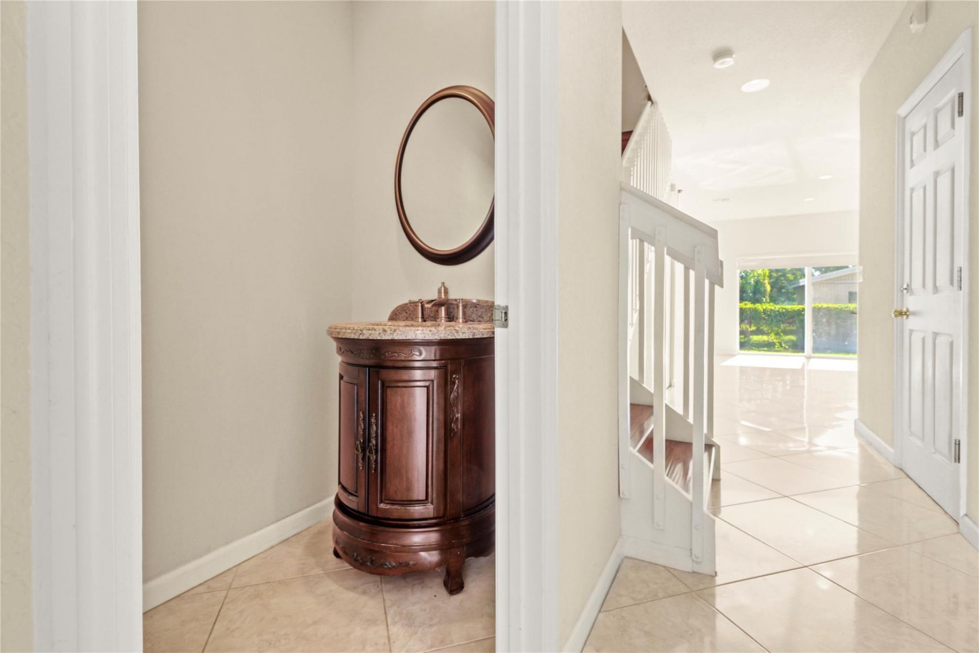 37 SE 3rd Avenue, Hallandale Beach, FL 33009 Photo