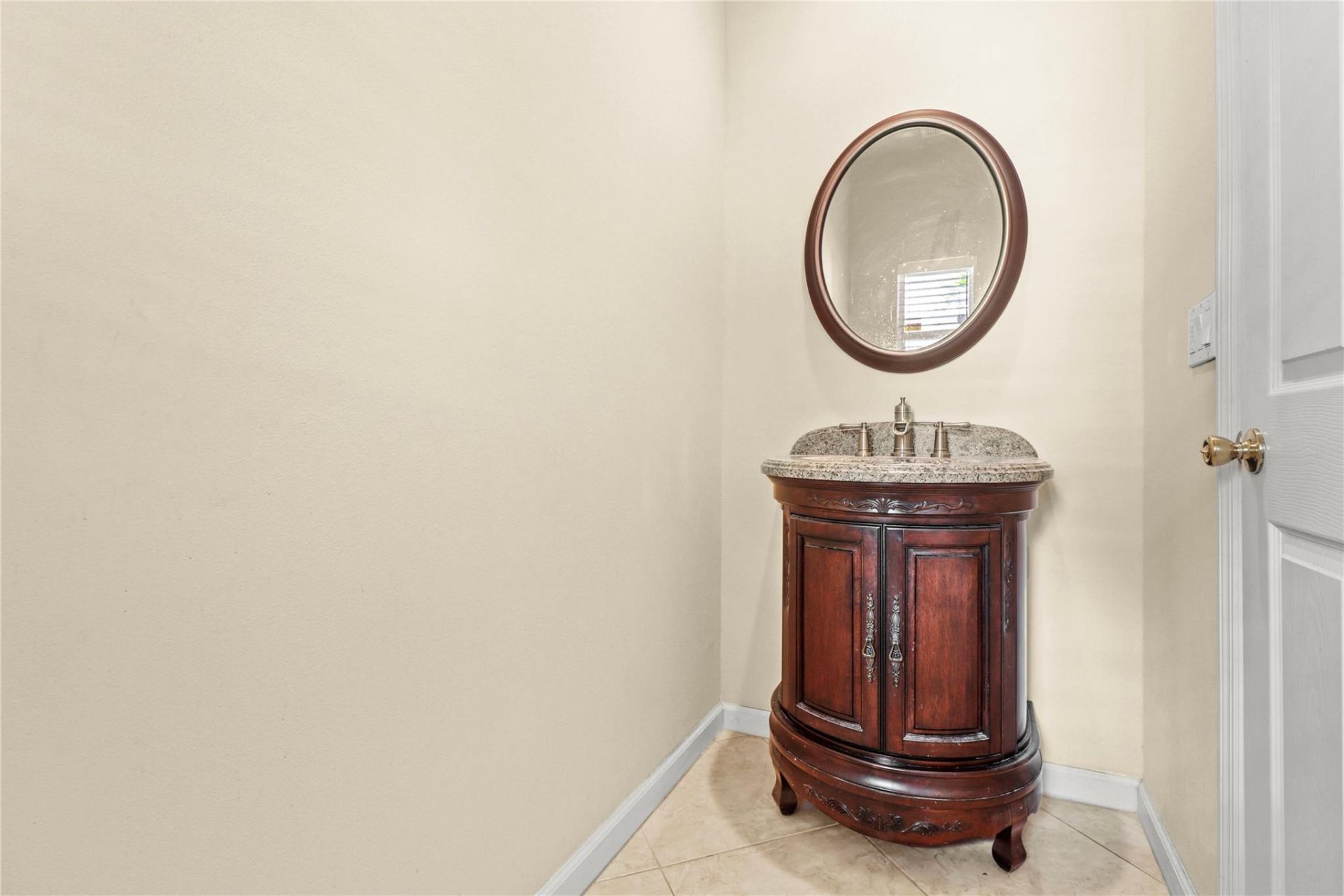 37 SE 3rd Avenue, Hallandale Beach, FL 33009 Photo