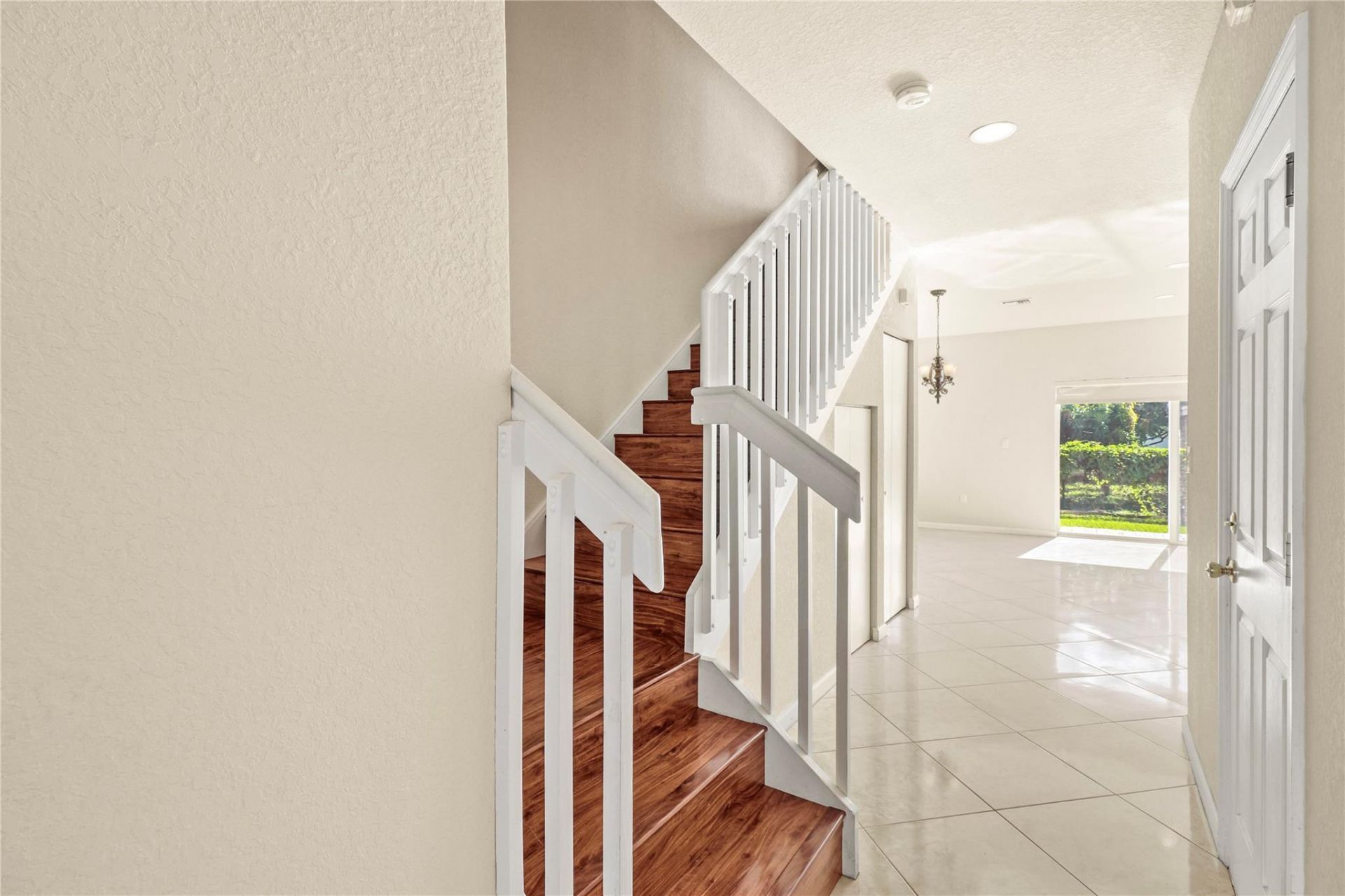 37 SE 3rd Avenue, Hallandale Beach, FL 33009 Photo