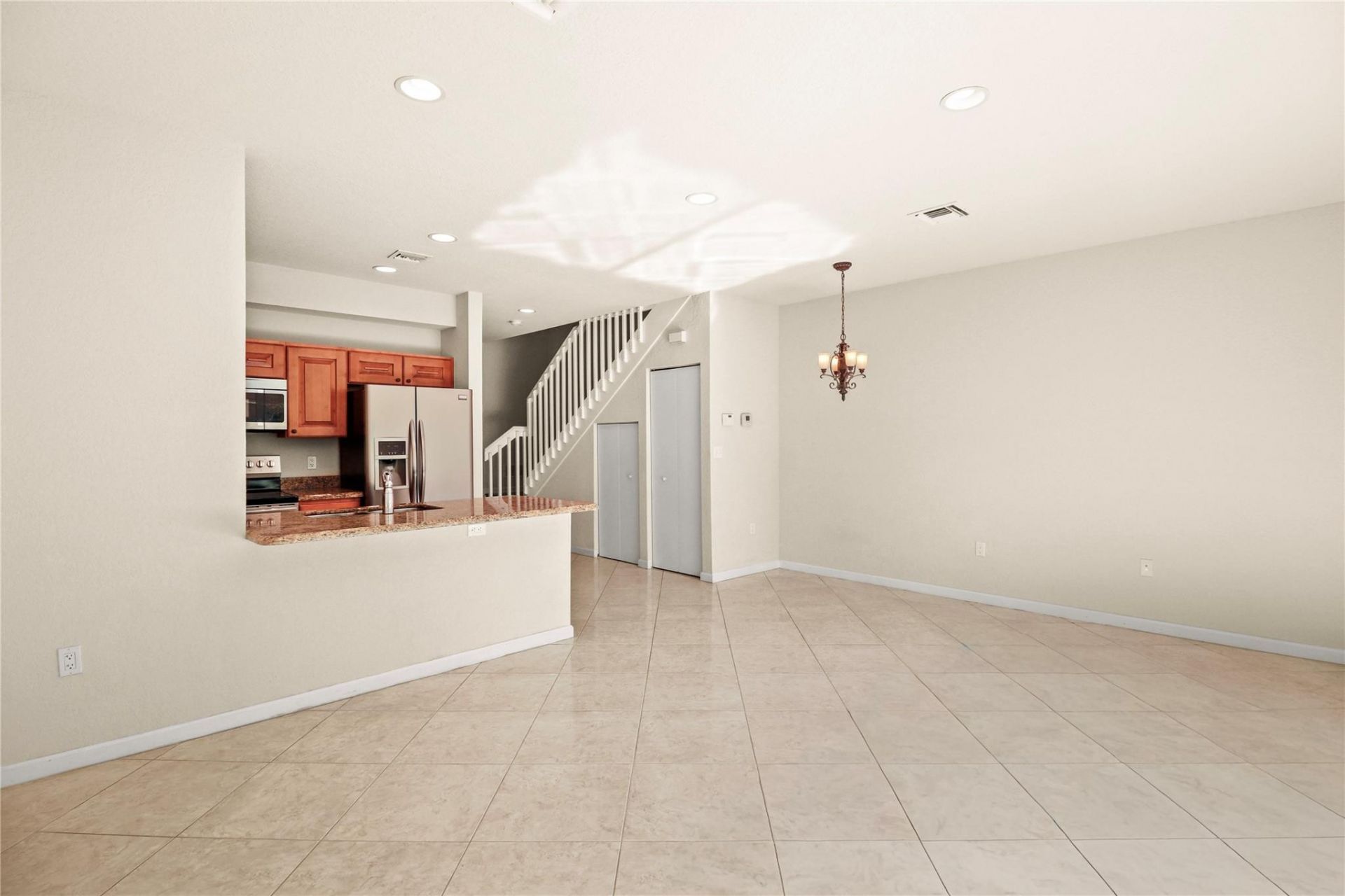 37 SE 3rd Avenue, Hallandale Beach, FL 33009 Photo