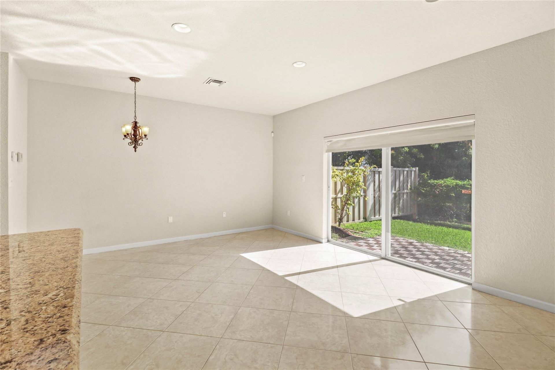 37 SE 3rd Avenue, Hallandale Beach, FL 33009 Photo
