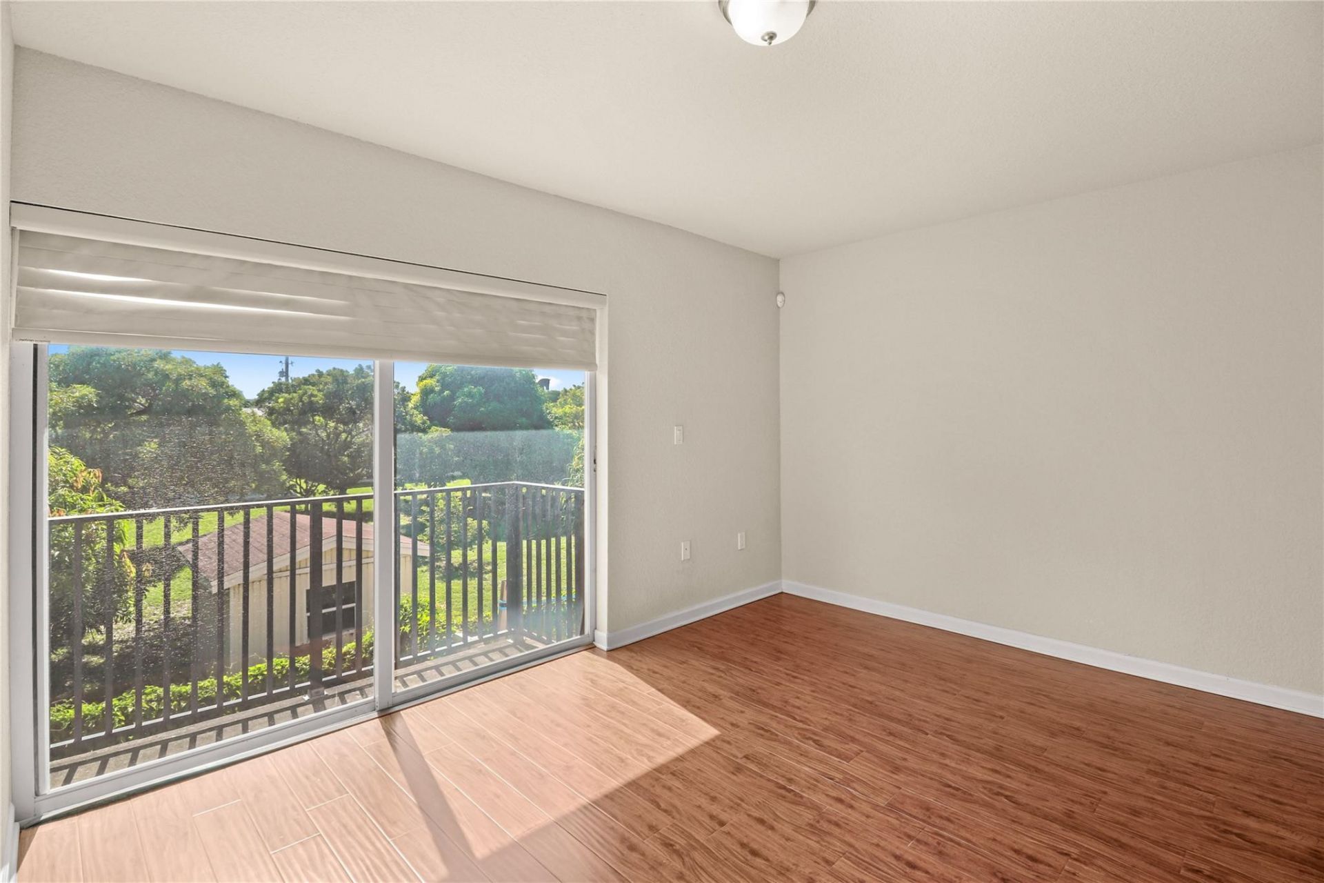 37 SE 3rd Avenue, Hallandale Beach, FL 33009 Photo