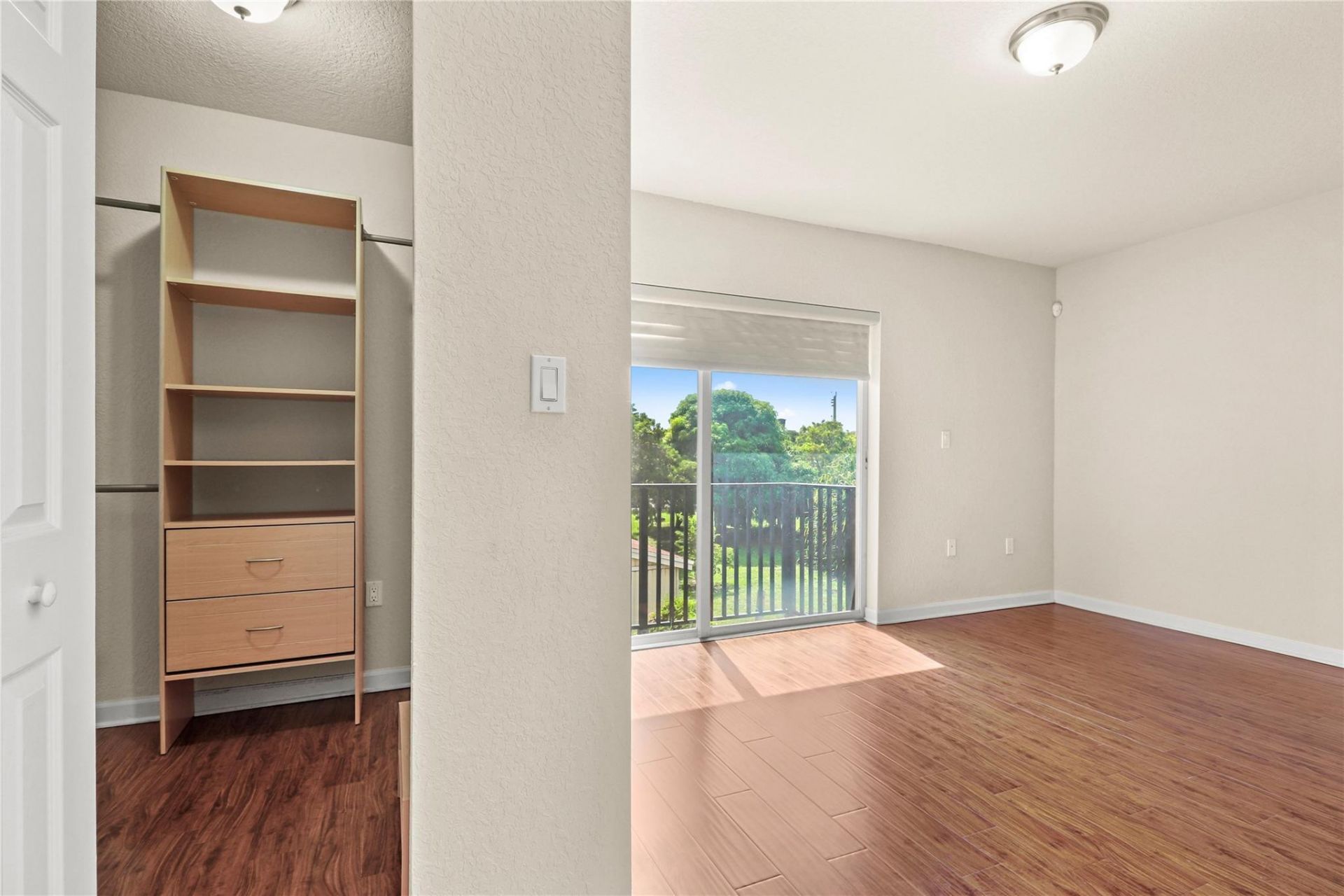 37 SE 3rd Avenue, Hallandale Beach, FL 33009 Photo
