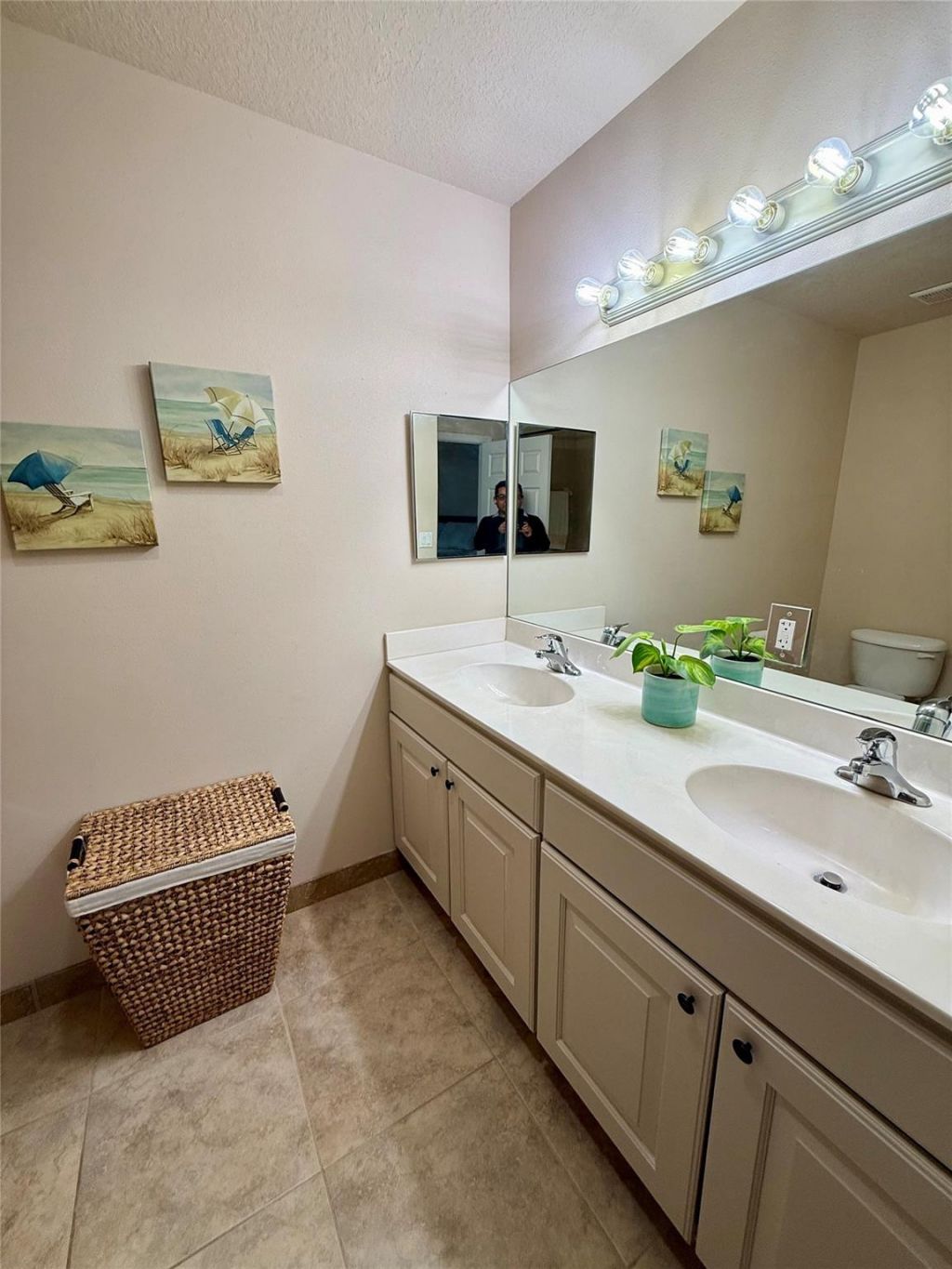 37 SE 3rd Avenue, Hallandale Beach, FL 33009 Photo