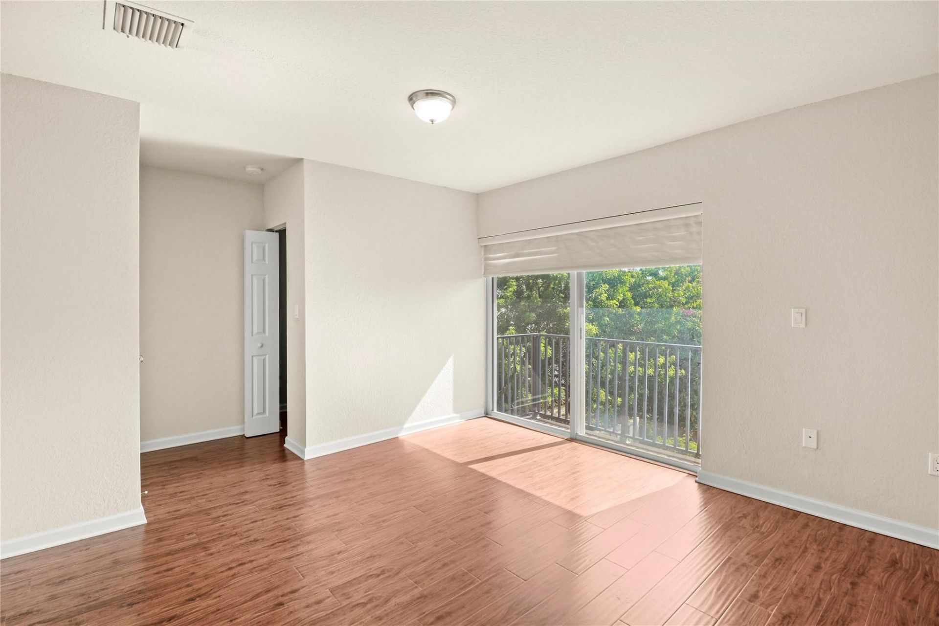 37 SE 3rd Avenue, Hallandale Beach, FL 33009 Photo