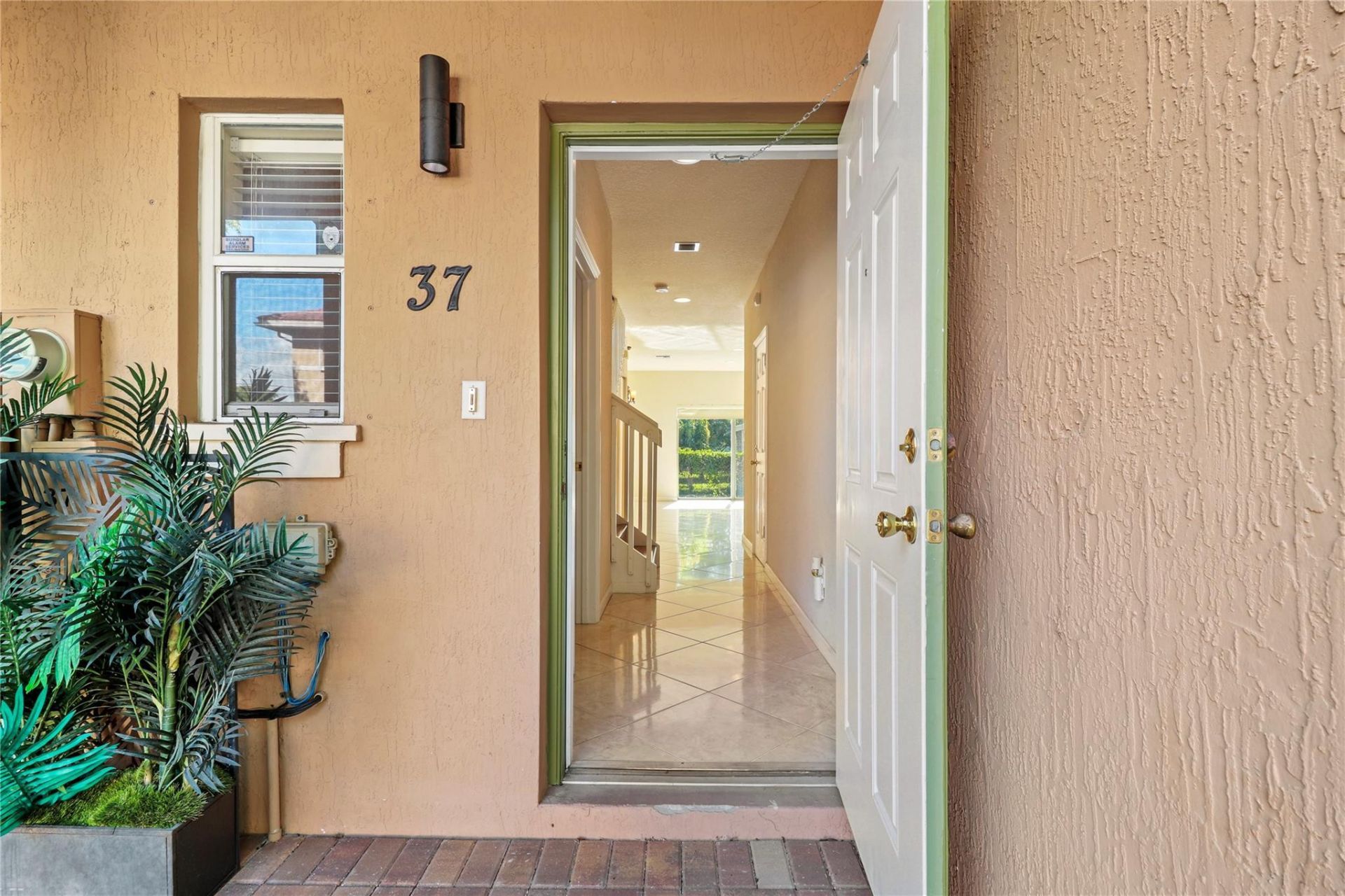 37 SE 3rd Avenue, Hallandale Beach, FL 33009 Photo