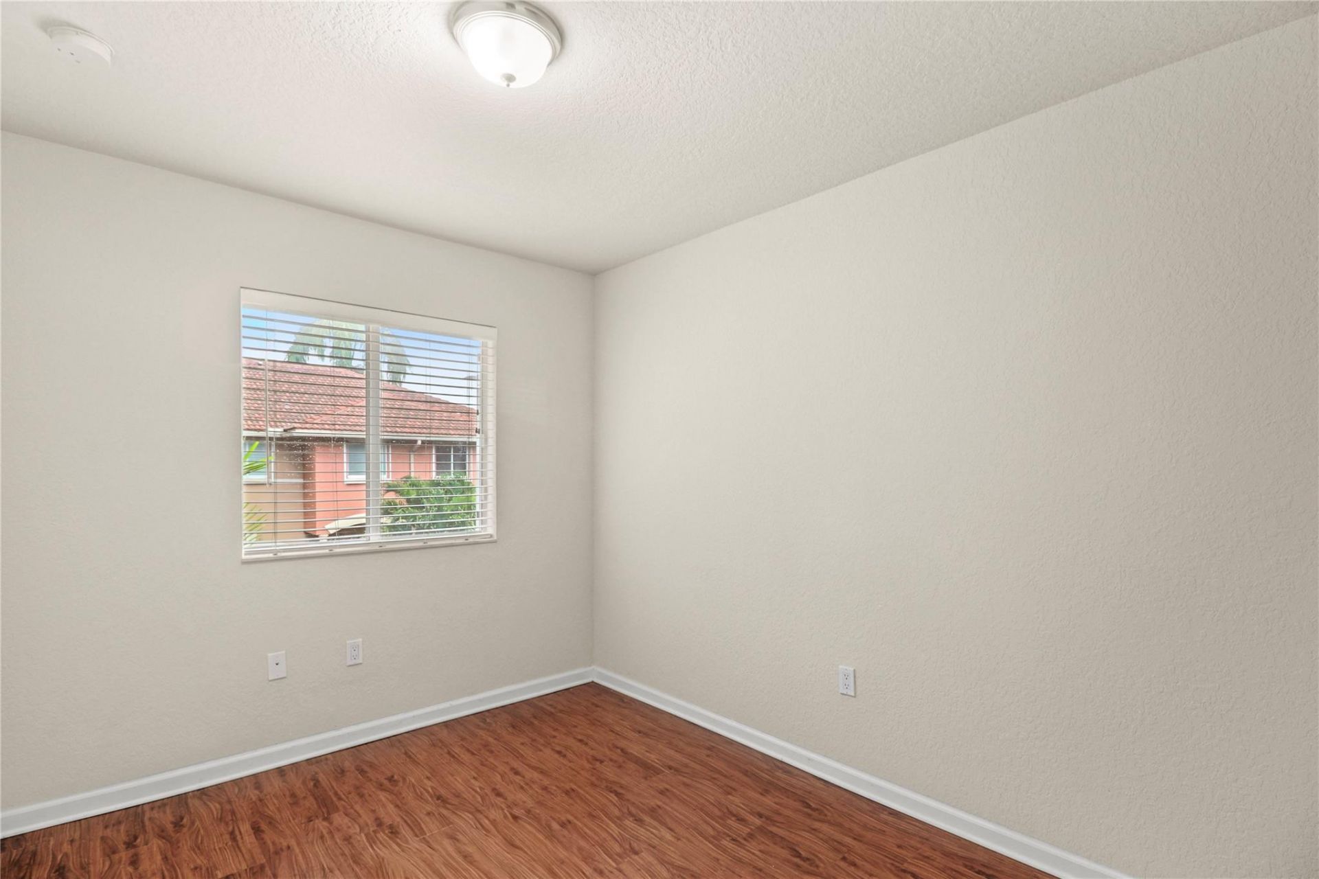 37 SE 3rd Avenue, Hallandale Beach, FL 33009 Photo