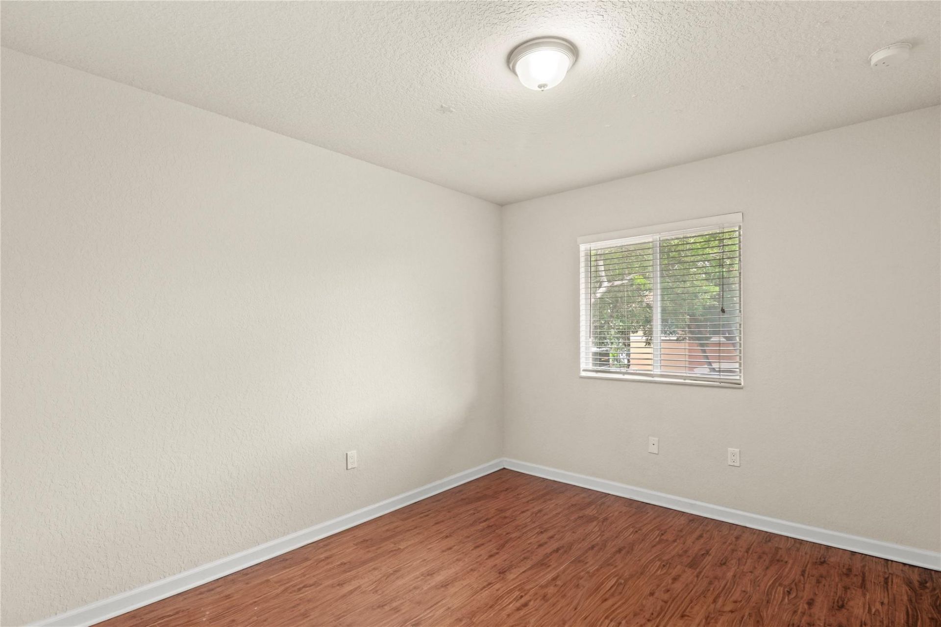 37 SE 3rd Avenue, Hallandale Beach, FL 33009 Photo