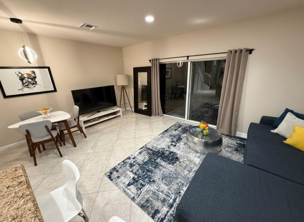 37 SE 3rd Avenue, Hallandale Beach, FL 33009 Photo