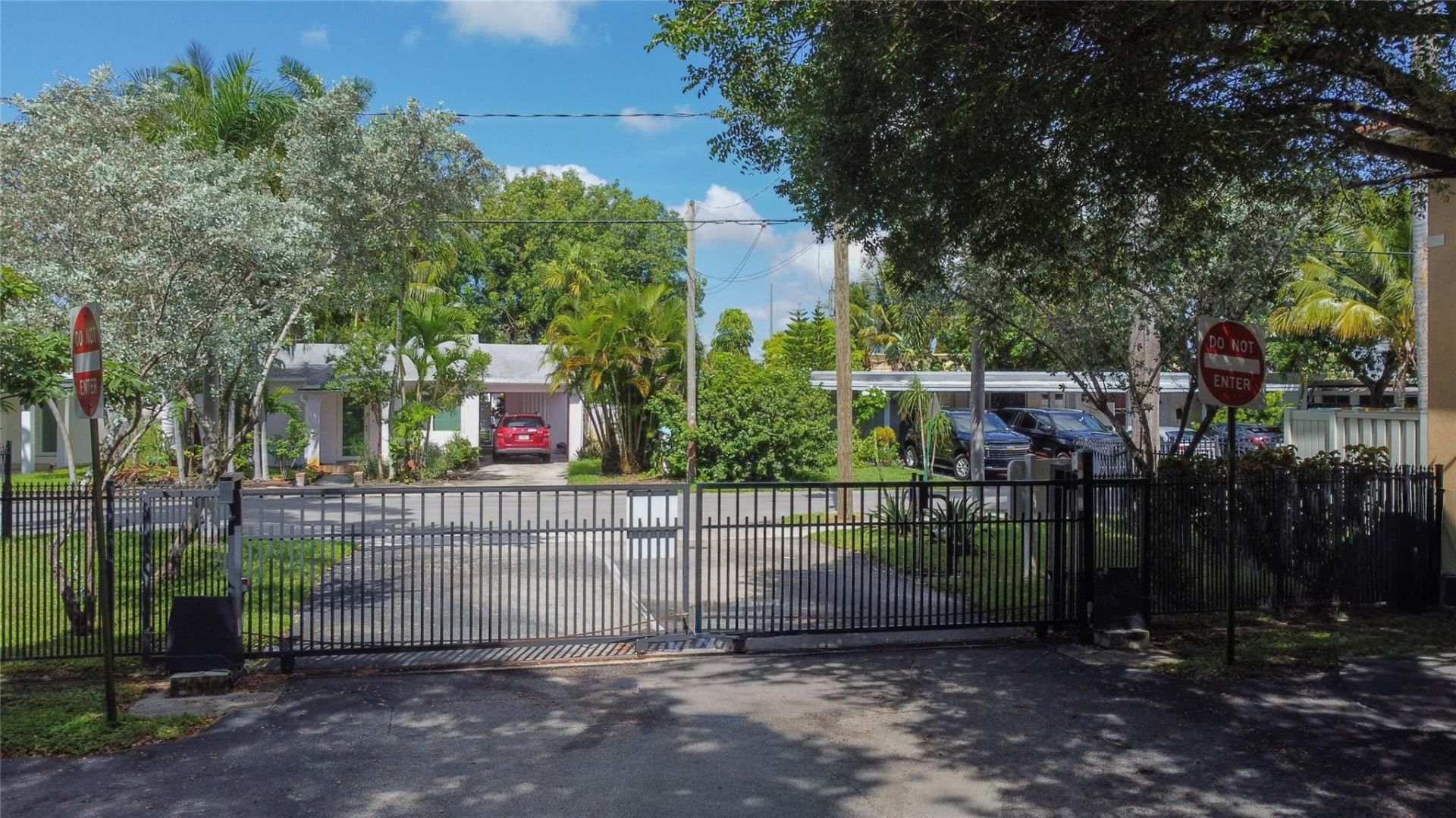 37 SE 3rd Avenue, Hallandale Beach, FL 33009 Photo