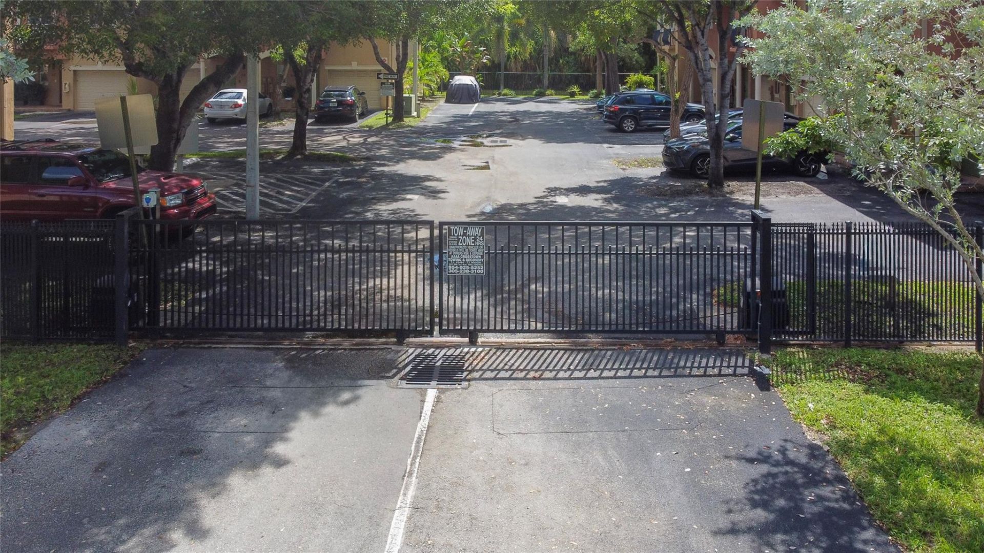 37 SE 3rd Avenue, Hallandale Beach, FL 33009 Photo