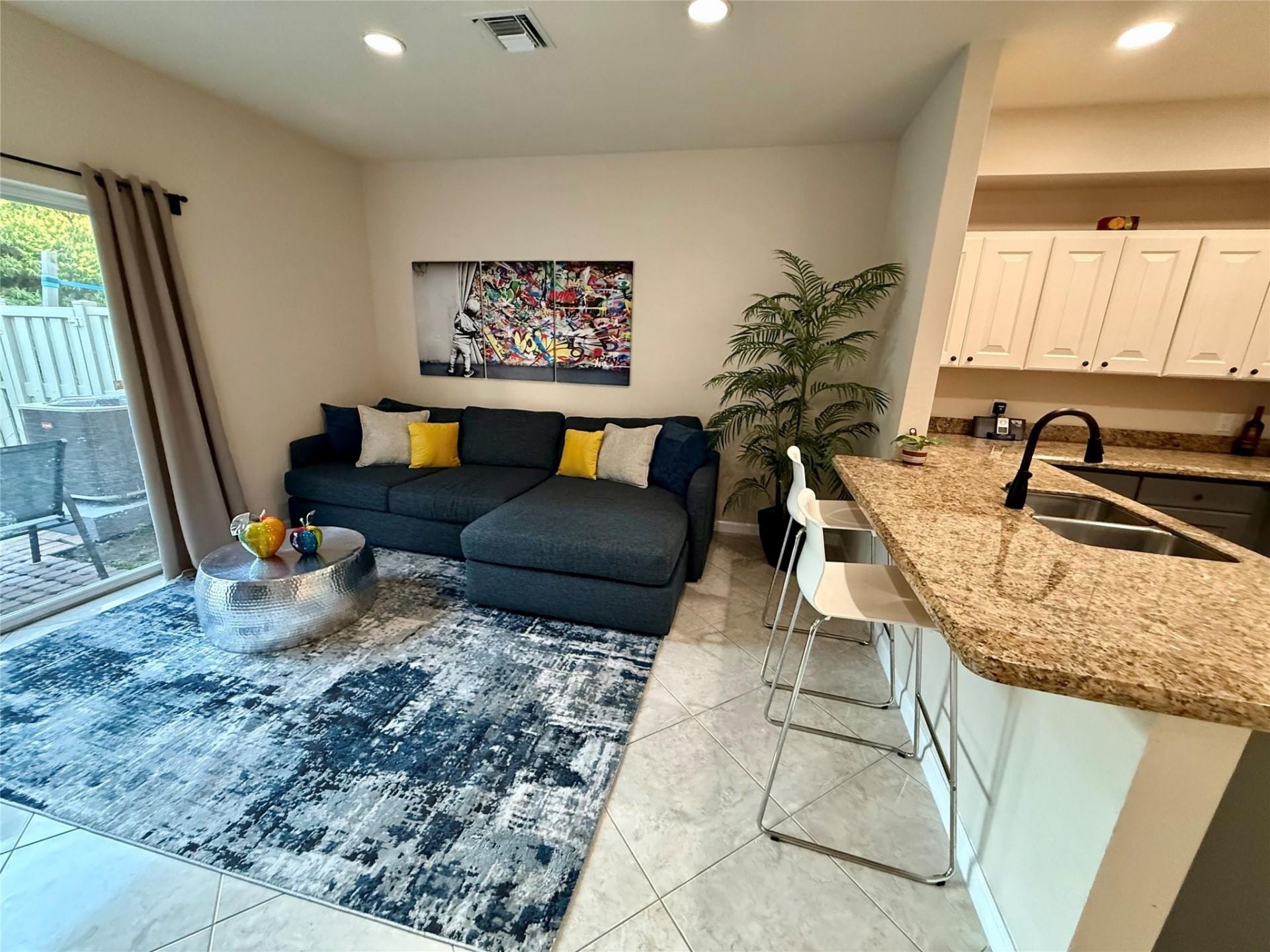 37 SE 3rd Avenue, Hallandale Beach, FL 33009 Photo