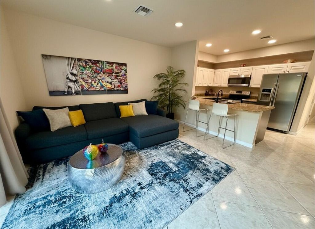 37 SE 3rd Avenue, Hallandale Beach, FL 33009 Photo
