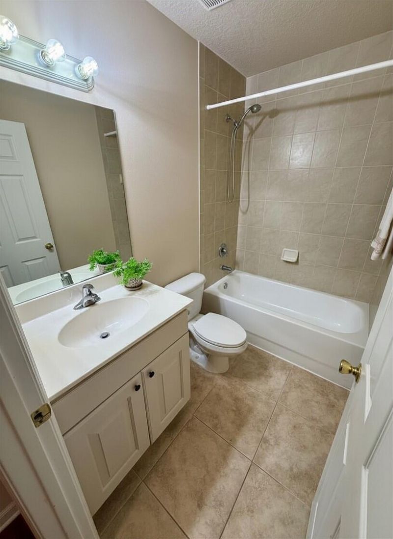 37 SE 3rd Avenue, Hallandale Beach, FL 33009 Photo