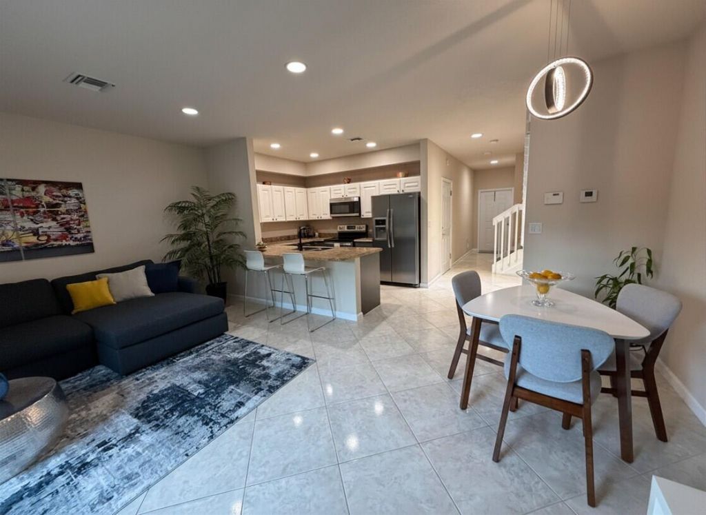 37 SE 3rd Avenue, Hallandale Beach, FL 33009 Photo