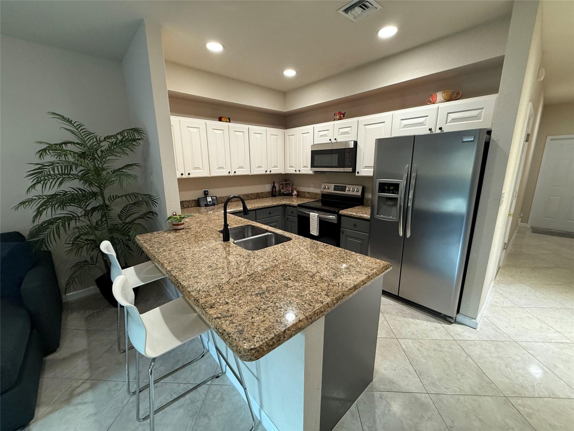 37 SE 3rd Avenue, Hallandale Beach, FL 33009 Photo