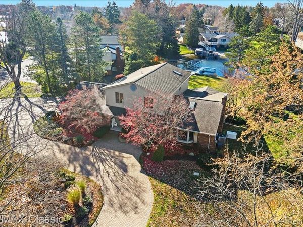 5067 Oakwood Court, Commerce Twp, MI 48382