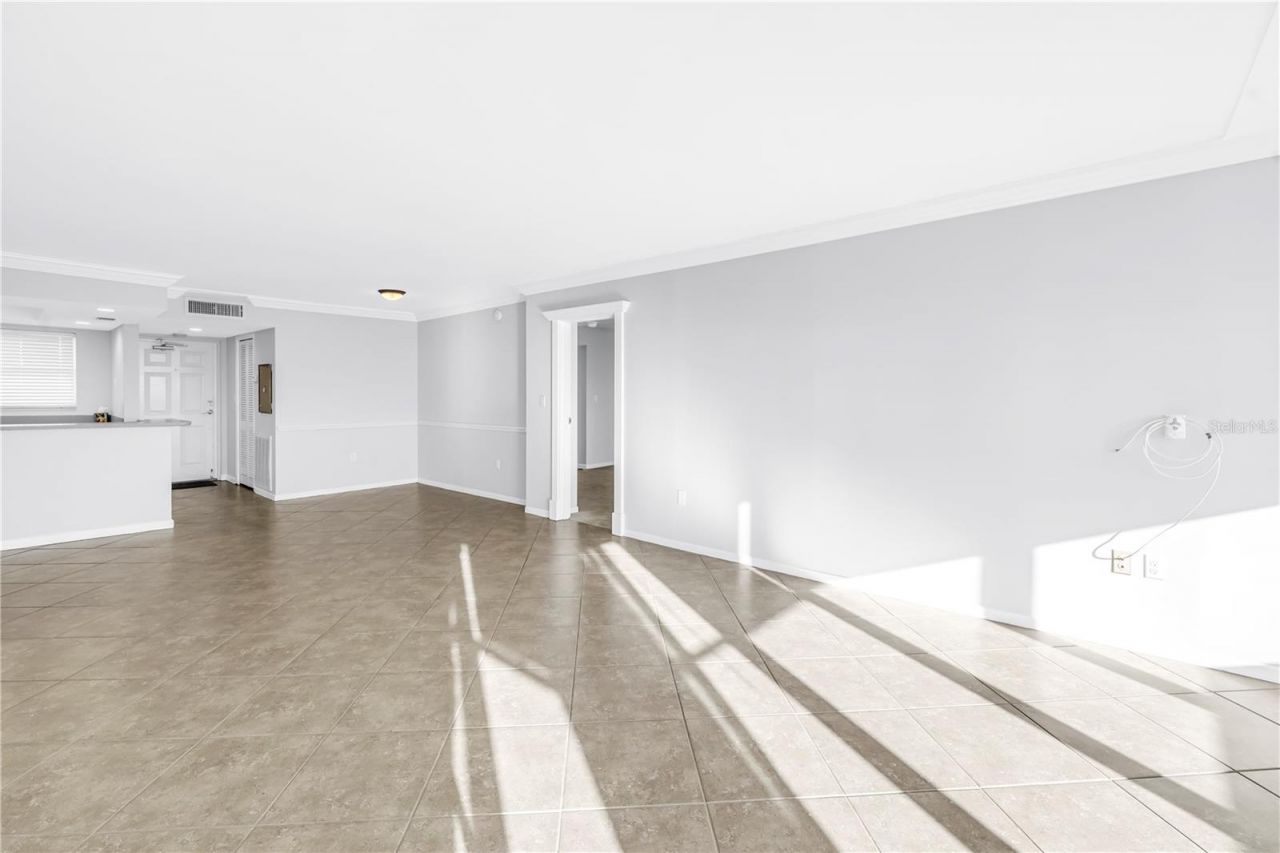 5108 Brittany Drive S, Unit 405, Saint Petersburg, FL 33715 Photo