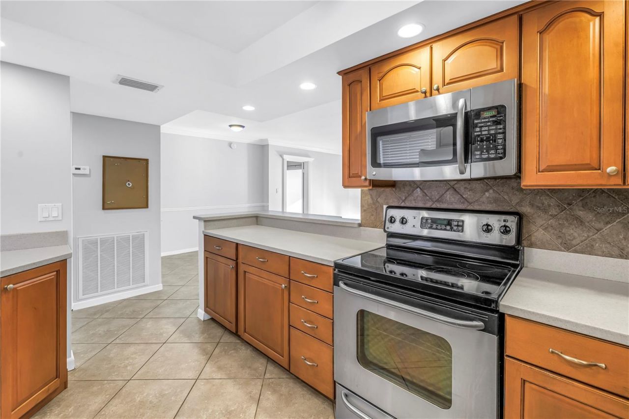 5108 Brittany Drive S, Unit 405, Saint Petersburg, FL 33715 Photo