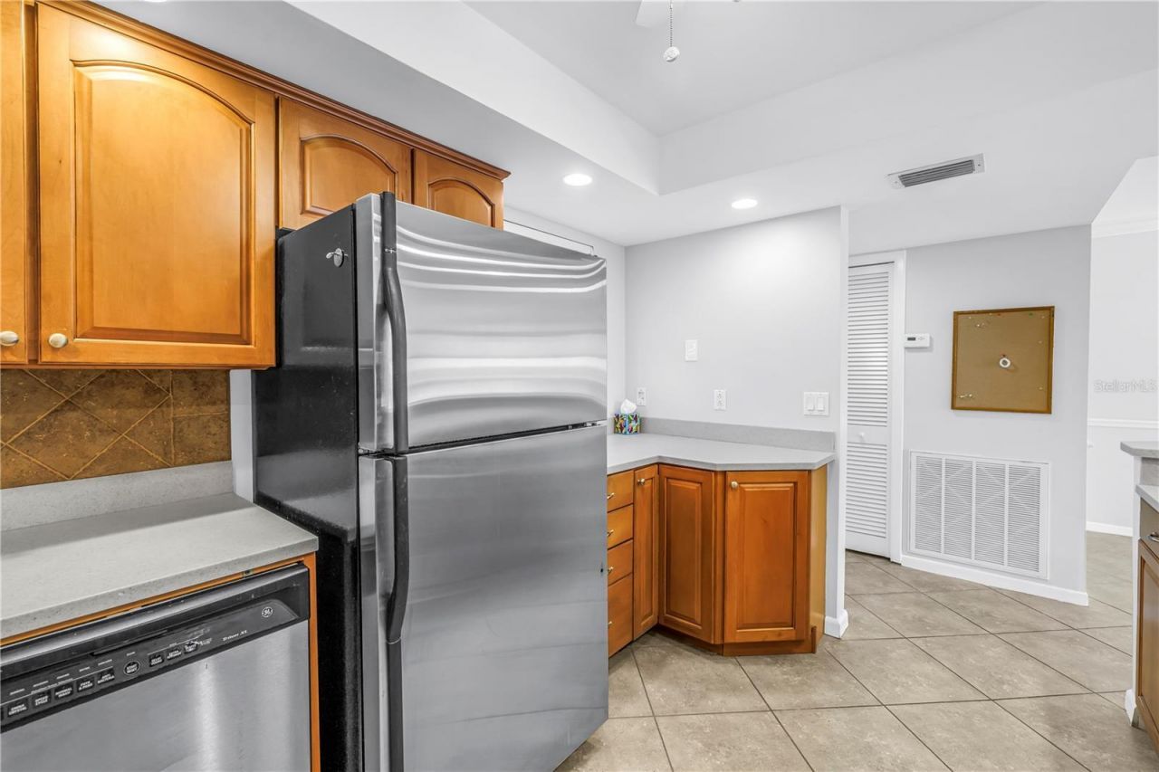 5108 Brittany Drive S, Unit 405, Saint Petersburg, FL 33715 Photo