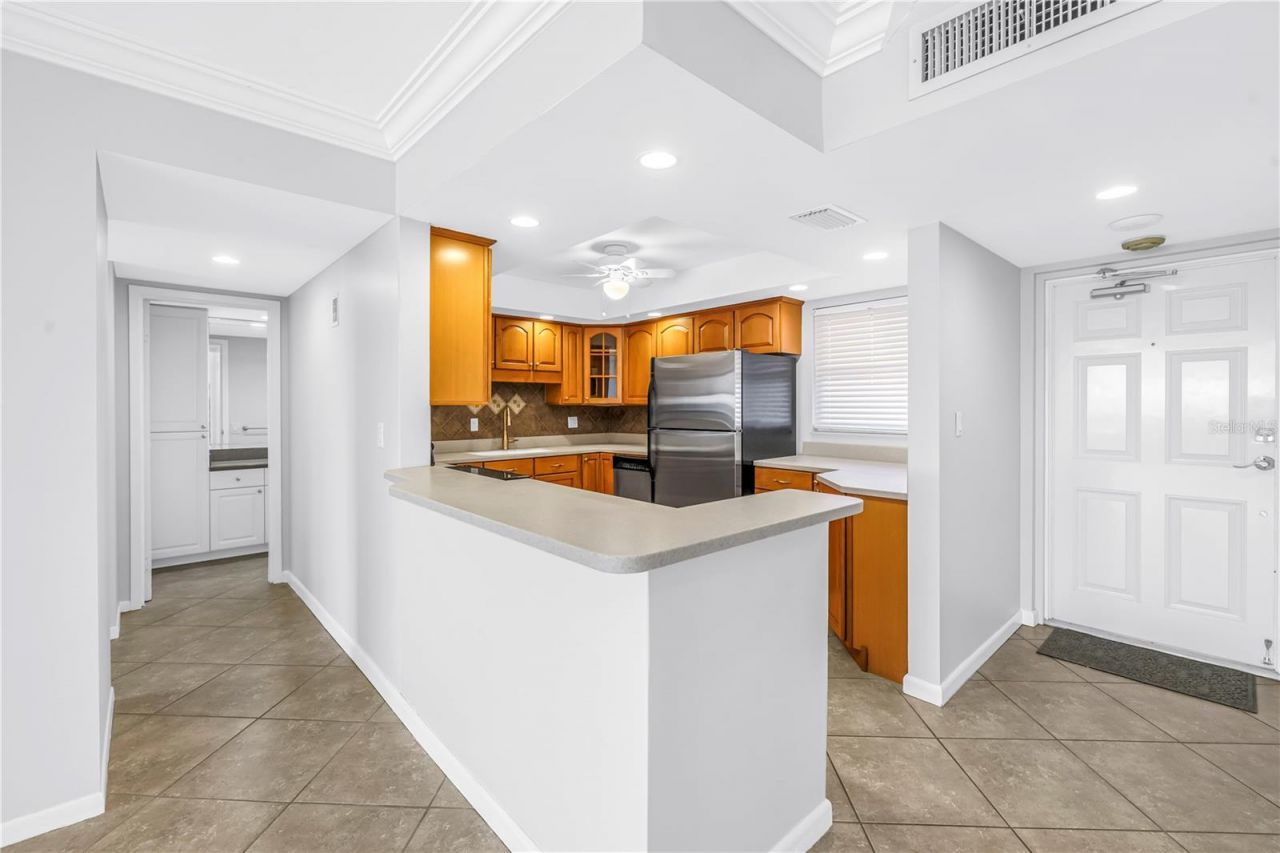 5108 Brittany Drive S, Unit 405, Saint Petersburg, FL 33715 Photo