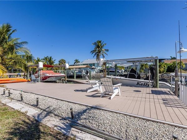 403 Grenada AVE, NAPLES, FL 34113