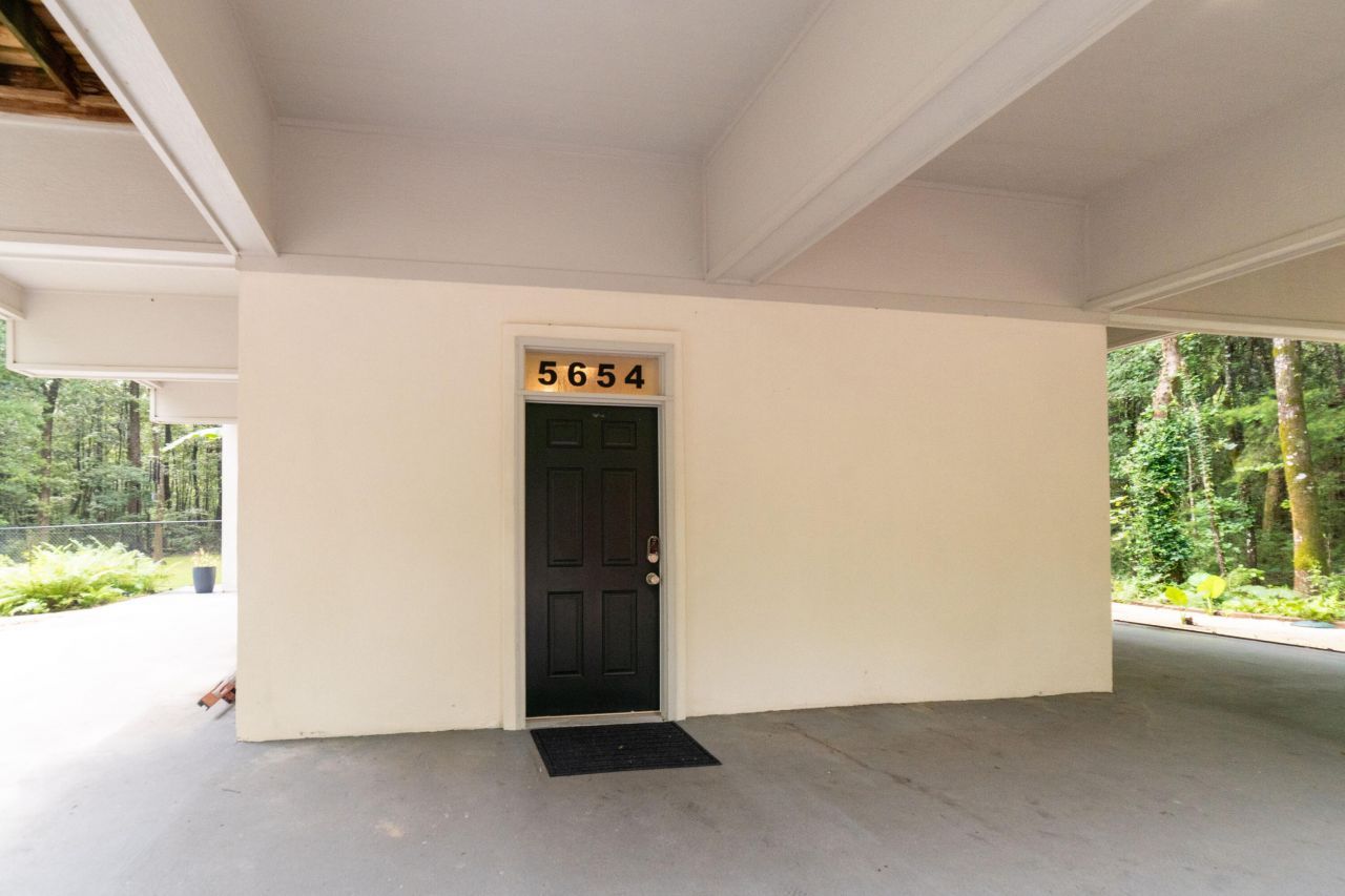 5654 Middle Creek Road Photo 14