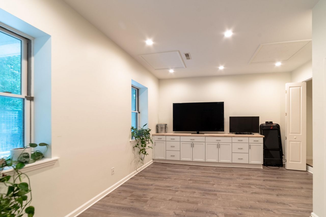 5654 Middle Creek Road Photo 16