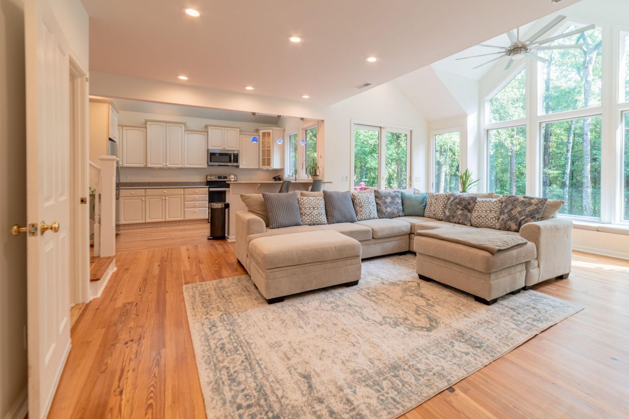 5654 Middle Creek Road Photo 4