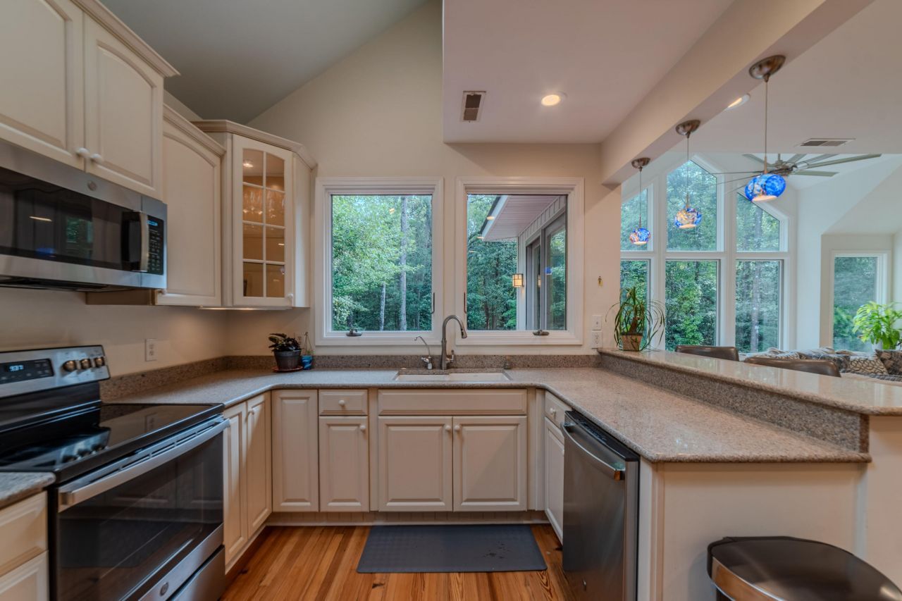 5654 Middle Creek Road Photo 6