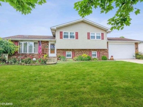 1325 W 75th Place, Merrillville, IN 46410
