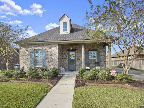 15402 Green Trails Blvd, Baton Rouge, LA 70817