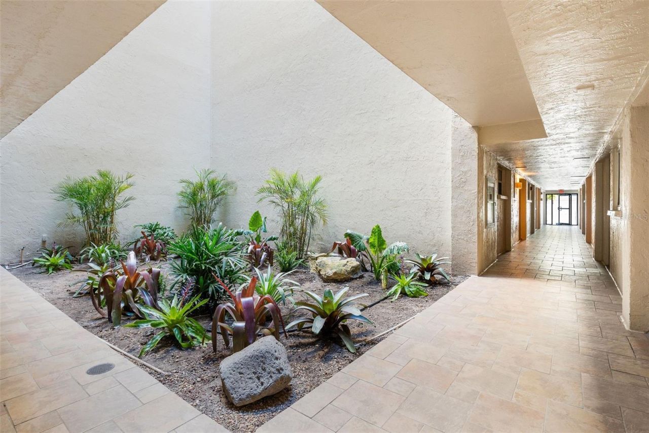 800 Benjamin Franklin Drive, Unit 110, Sarasota, FL 34236 Photo