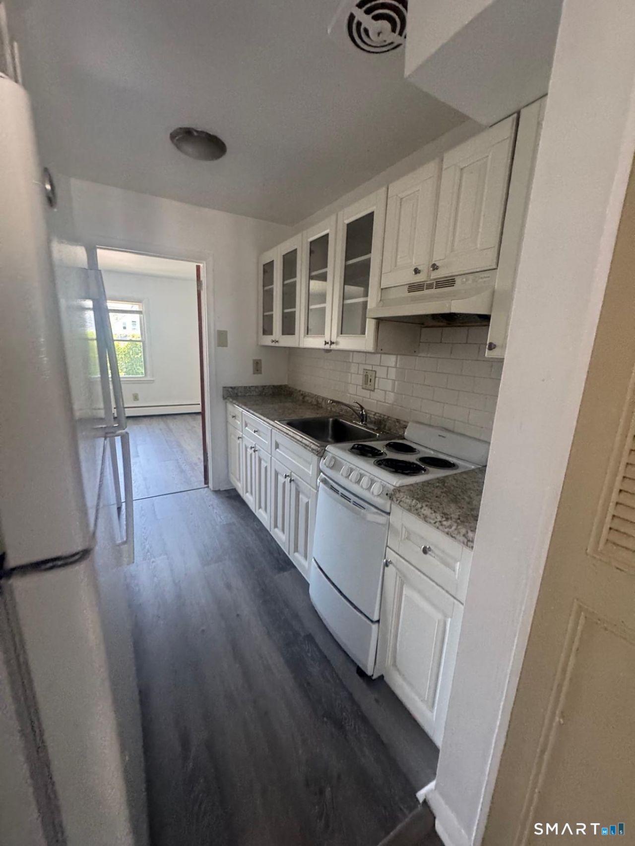 155 Birdseye, Unit b6, Bridgeport, CT 06604 Main Photo