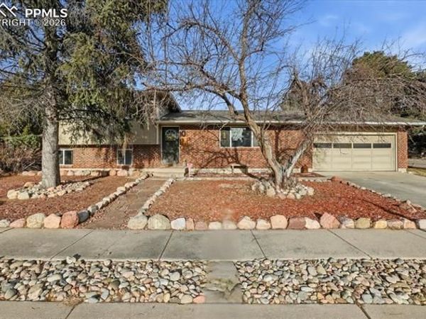 2918 Flintridge Square, Colorado Springs, CO 80918