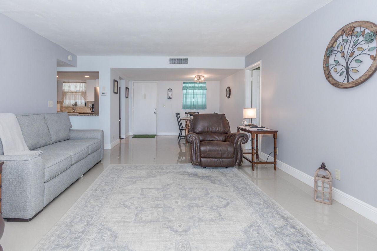 711 Lori Drive, Unit 408, Palm Springs, FL 33461 Photo