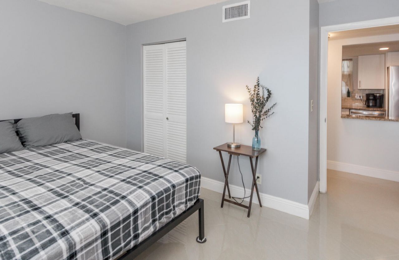 711 Lori Drive, Unit 408, Palm Springs, FL 33461 Photo