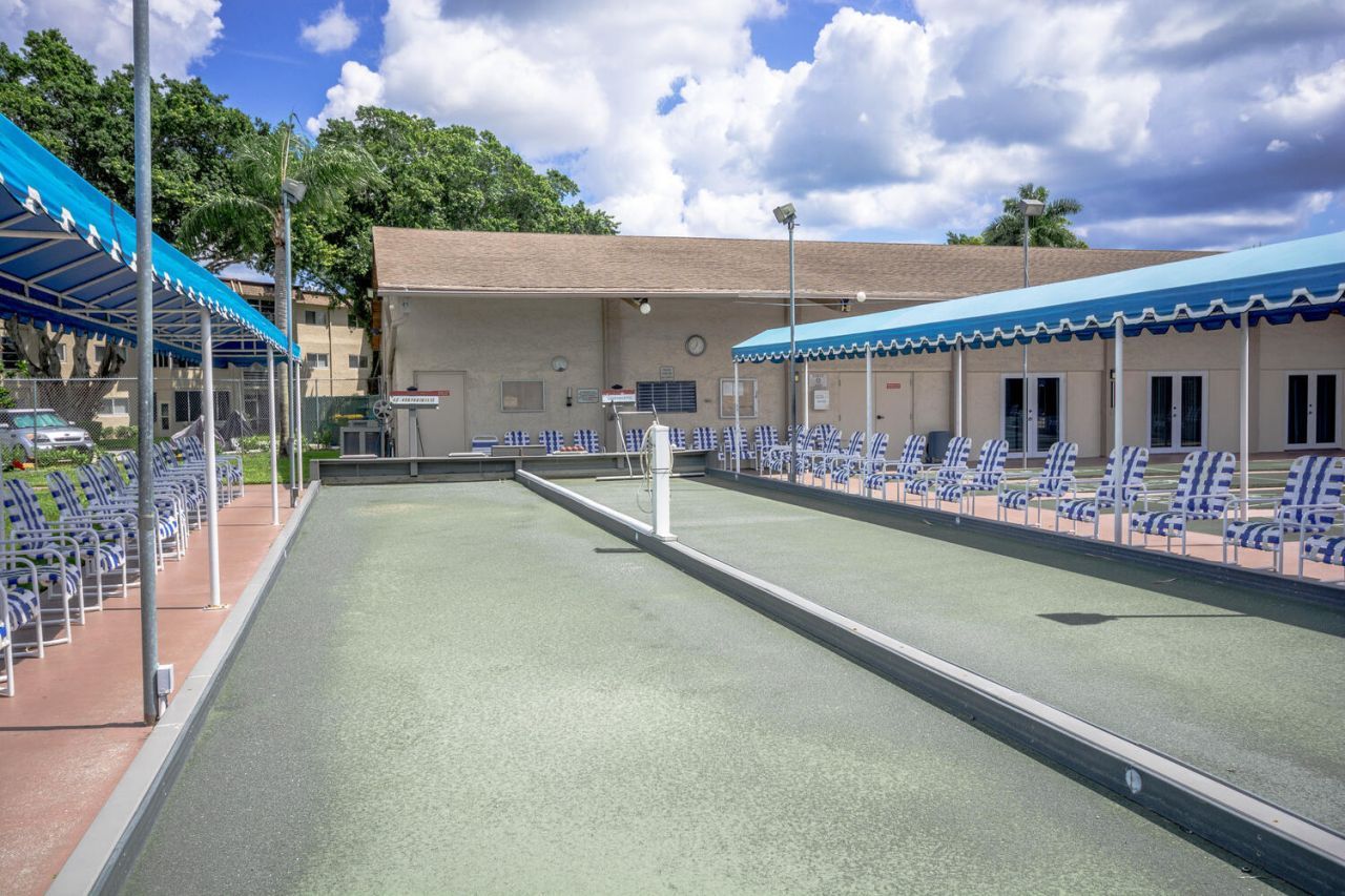 711 Lori Drive, Unit 408, Palm Springs, FL 33461 Photo