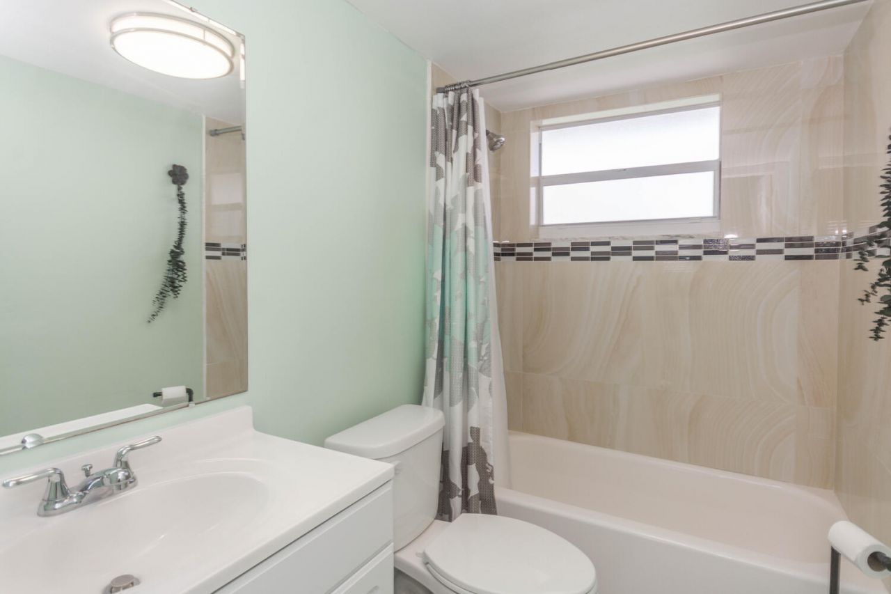 711 Lori Drive, Unit 408, Palm Springs, FL 33461 Photo