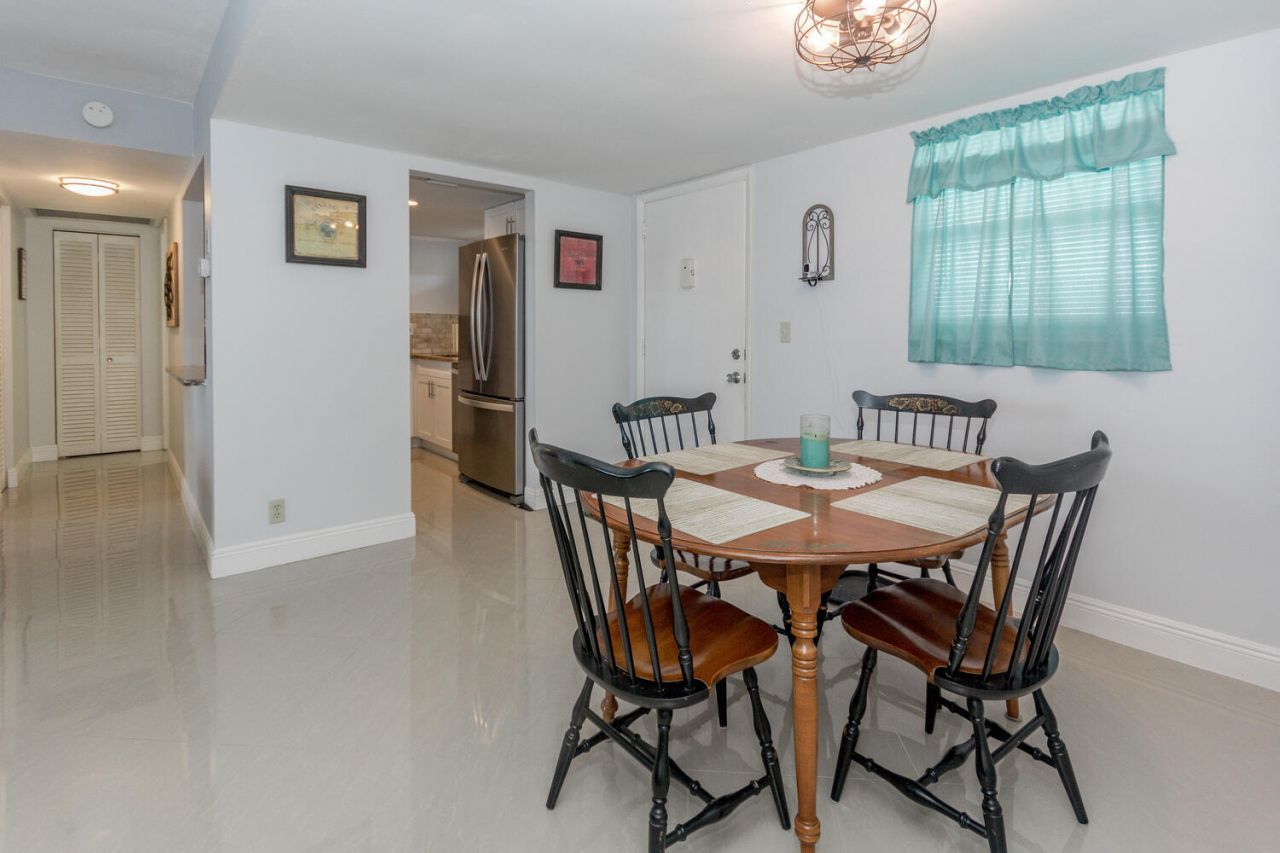 711 Lori Drive, Unit 408, Palm Springs, FL 33461 Photo