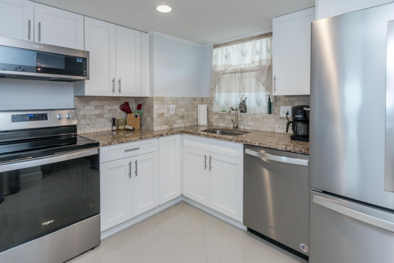 711 Lori Drive, Unit 408, Palm Springs, FL 33461 Photo
