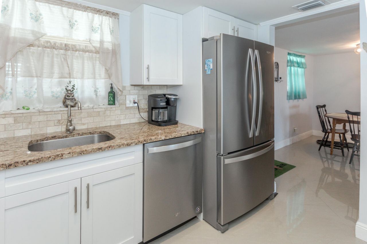 711 Lori Drive, Unit 408, Palm Springs, FL 33461 Photo
