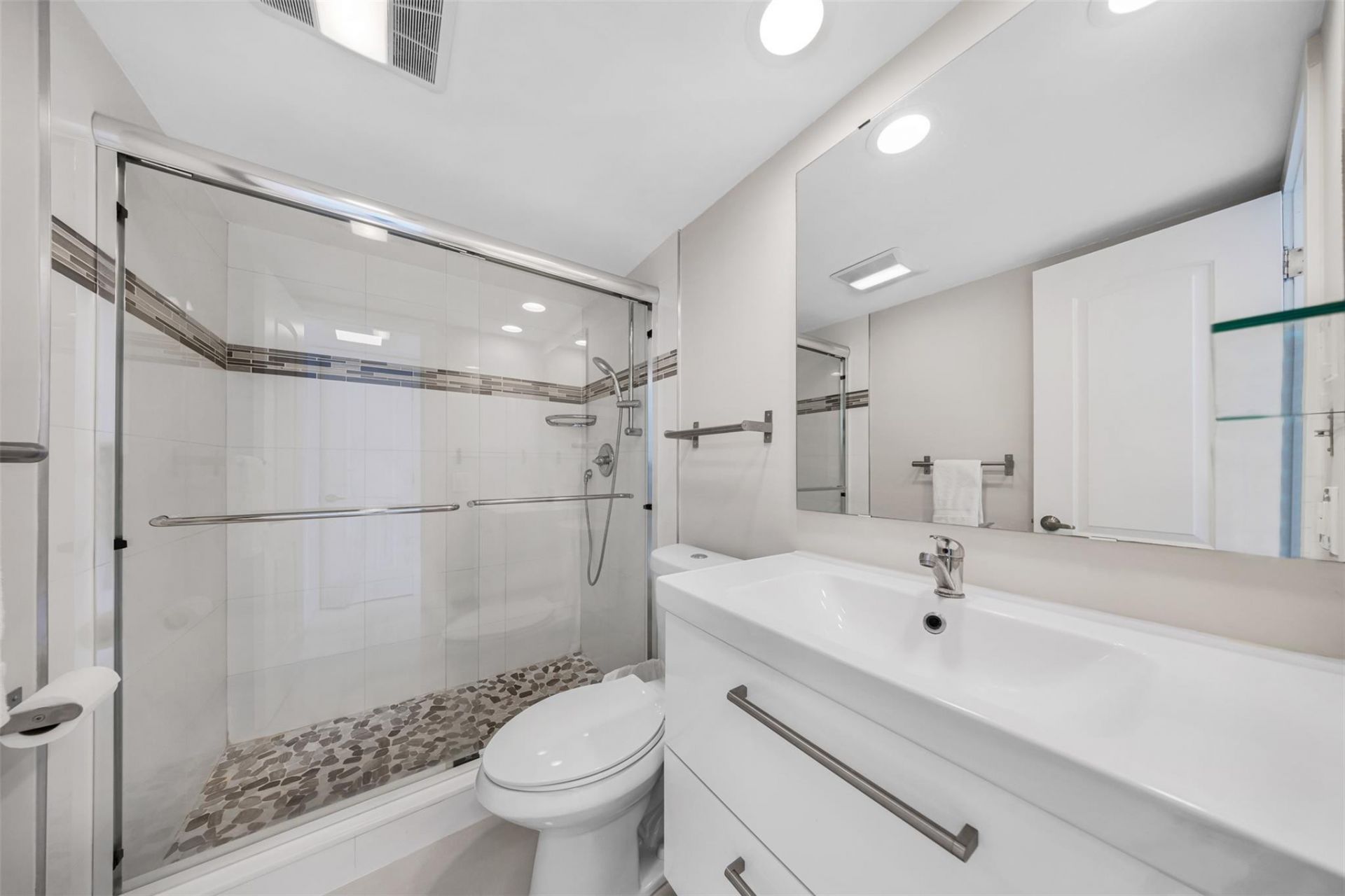 4030 W Palm Aire Drive, Unit 406, Pompano Beach, FL 33069 Photo