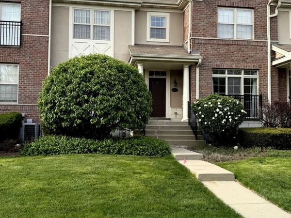 2573 Waterbury Lane, Buffalo Grove, IL 60089