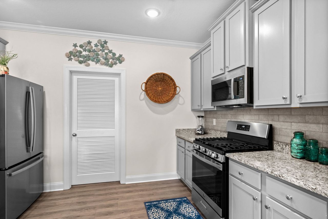 948 Jackline Place Photo 17