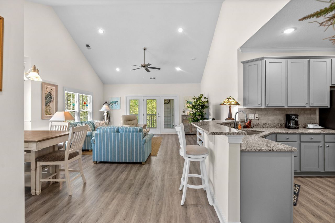 948 Jackline Place Photo 4