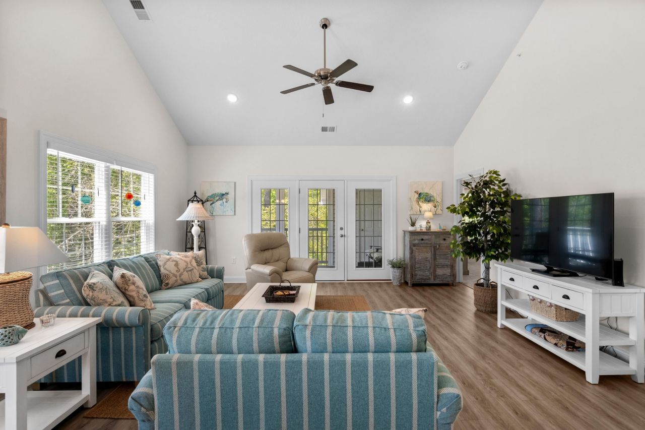 948 Jackline Place Photo 6