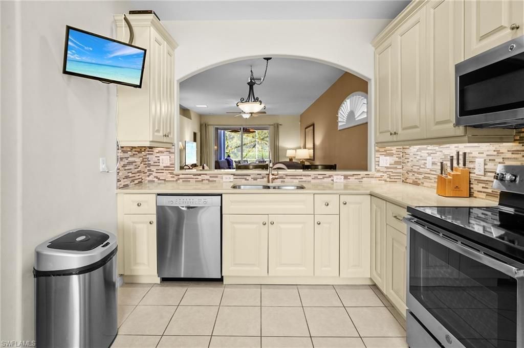 8103 Woodridge Pointe Dr, Fort Myers, FL 33912 Photo
